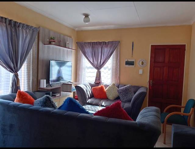 2 BEDROOM HOUSE FOR SALE IN LENASIA SOUTH